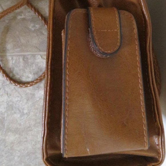 BUENO Shoulder Handbag Medium Size (681) - Picture 6 of 9